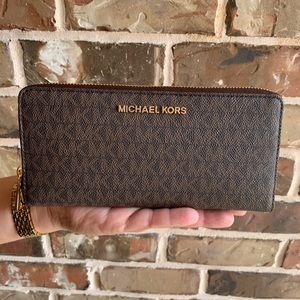 OFFERS? NEW Michael Kors Travel Continental Wallet